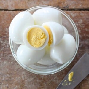 How to hard boil an egg in bowl sliced