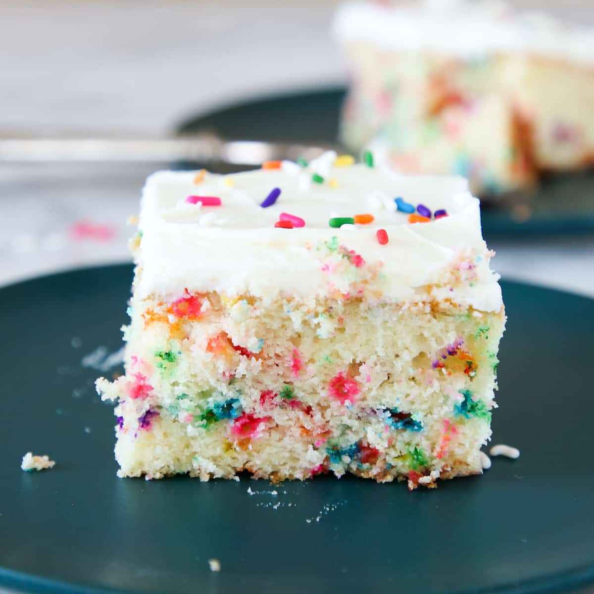 https://cheflindseyfarr.com/wp-content/uploads/2021/04/funfetti-sheet-cake-featured.jpg