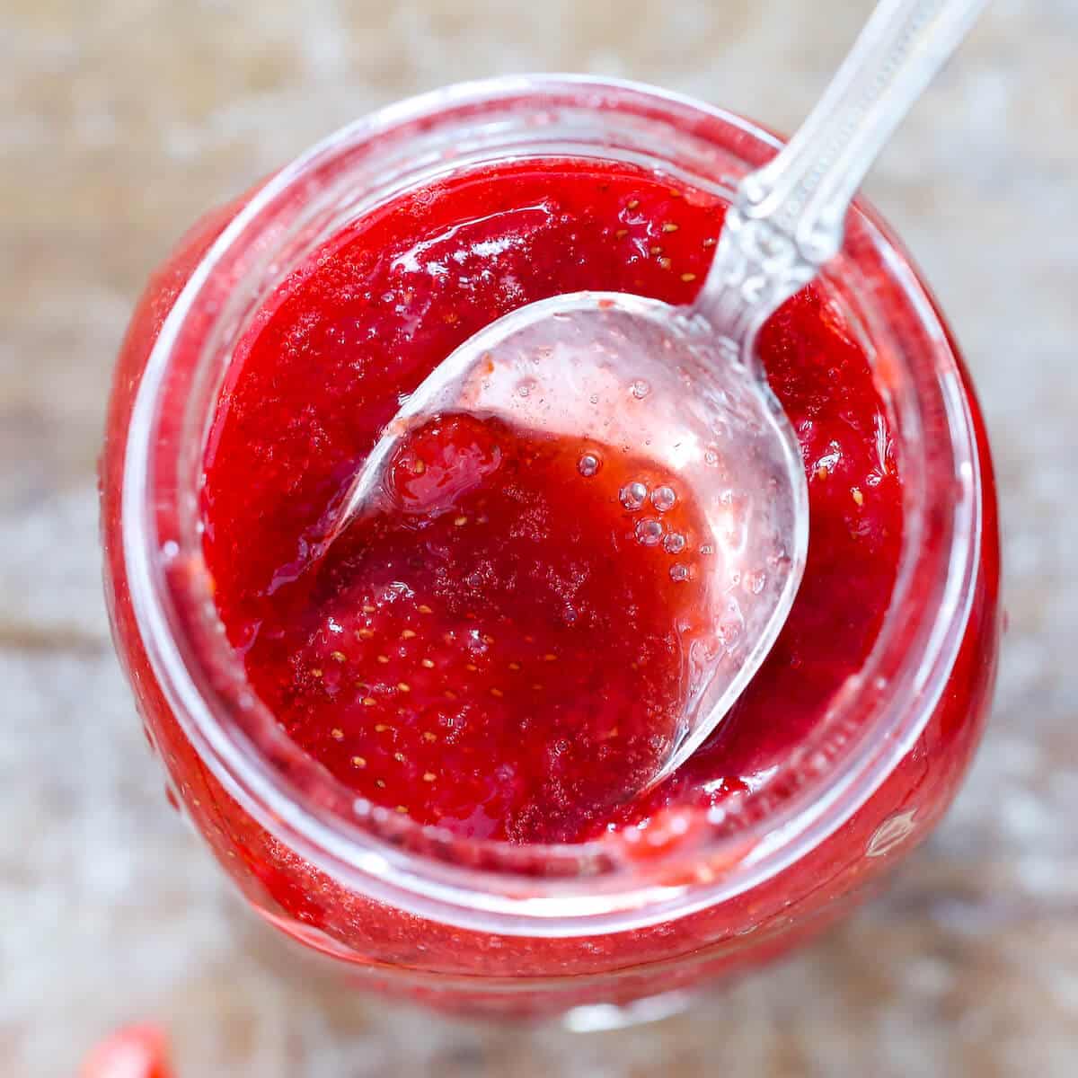https://cheflindseyfarr.com/wp-content/uploads/2021/09/quick-strawberry-jam-featured.jpg