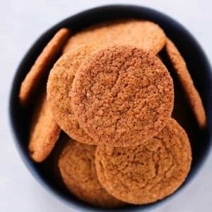 Old Fashioned Gingersnaps black bowl.