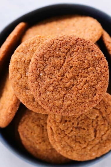 Old Fashioned Gingersnaps black bowl.
