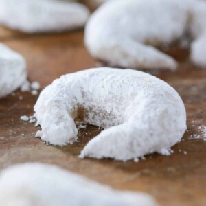 Cardamom Crescent Cookies powdered sugar.