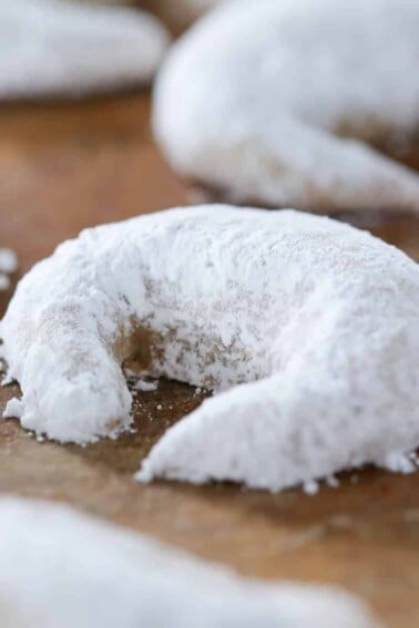Cardamom Crescent Cookies powdered sugar.