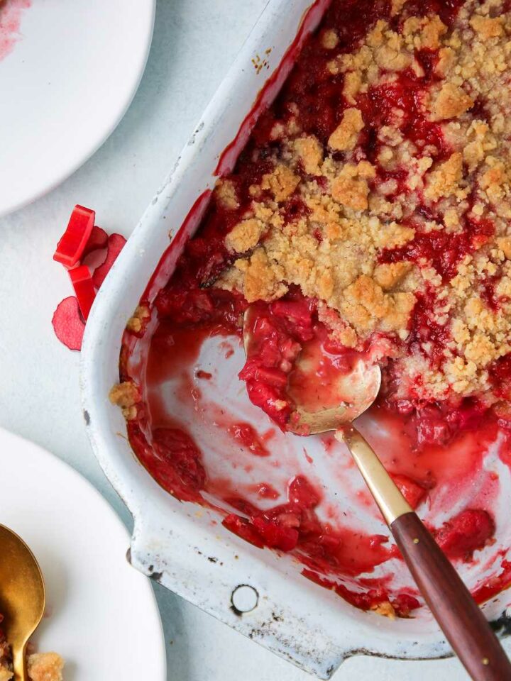 Strawberry Rhubarb Crumble Tablescape Featured