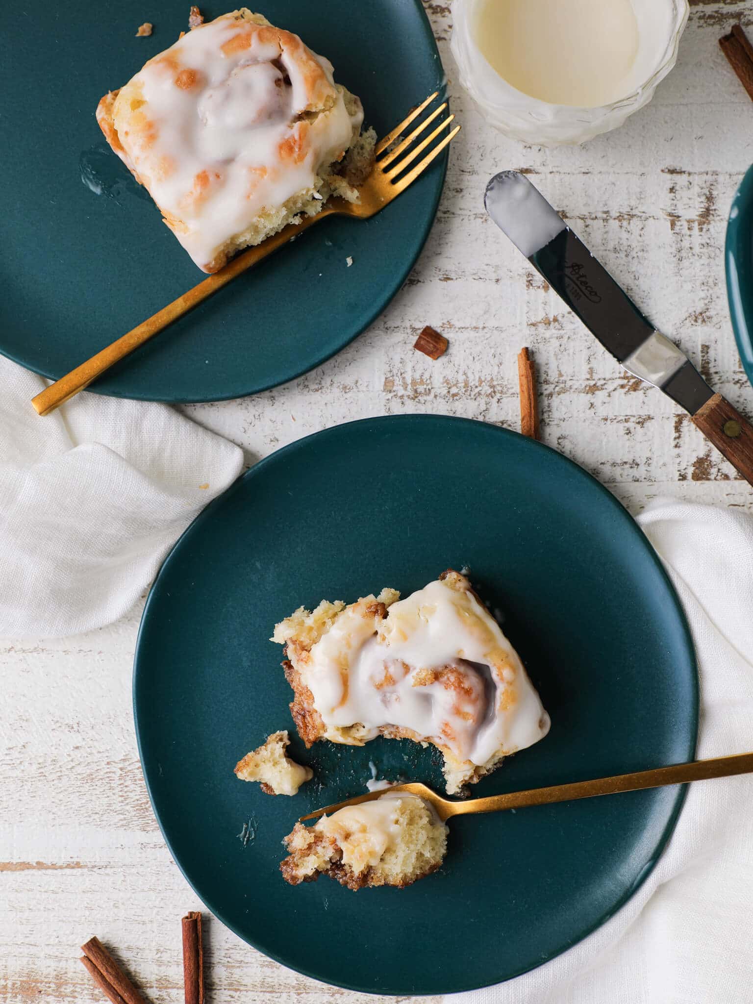 The Best Cinnamon Rolls green plates