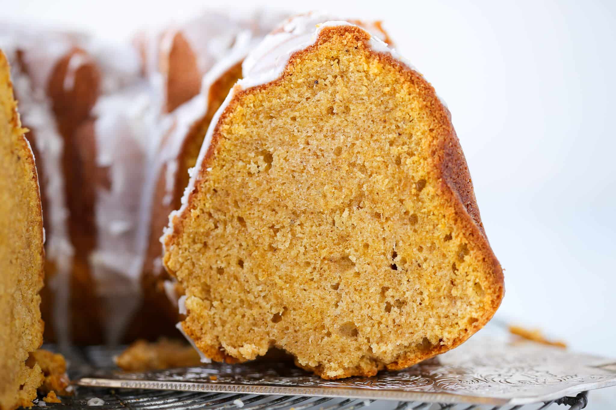 https://cheflindseyfarr.com/wp-content/uploads/2022/09/pumpkin-spice-bundt-cake-cut.jpg