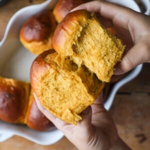 Pumpkin Spice Dinner Rolls Pull Apart.