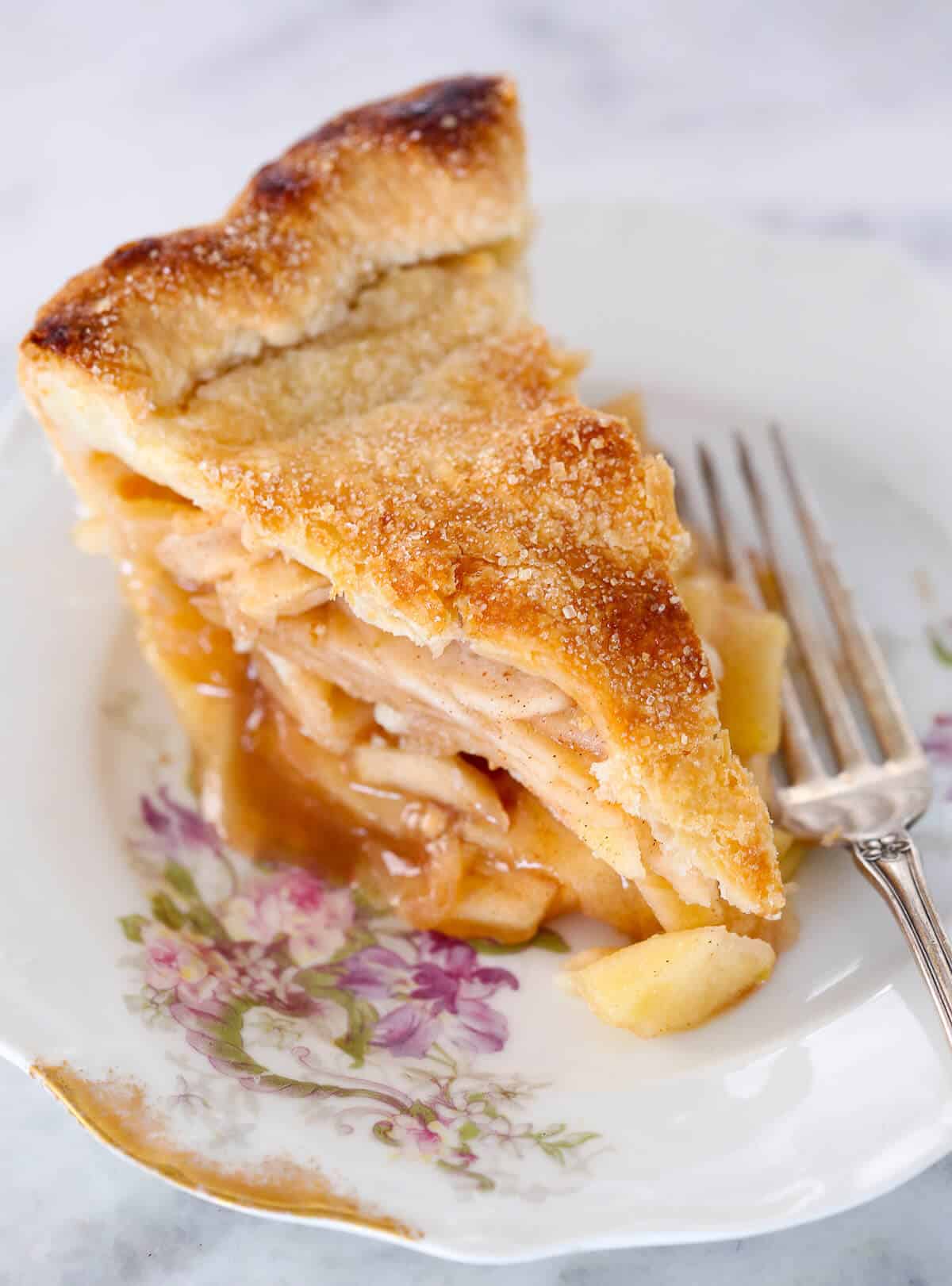 apple pie spice on flowery plate. 