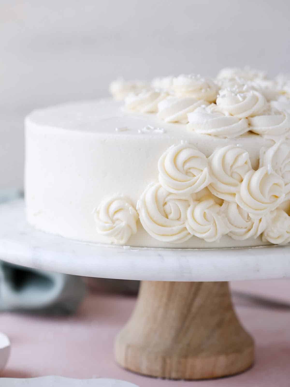 vanilla cake on cake stand.