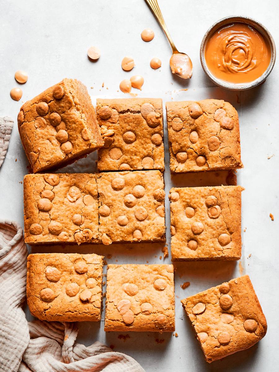 Relaxed and scattered, these peanut butter blondies feel casual, snackable, and easy to grab.