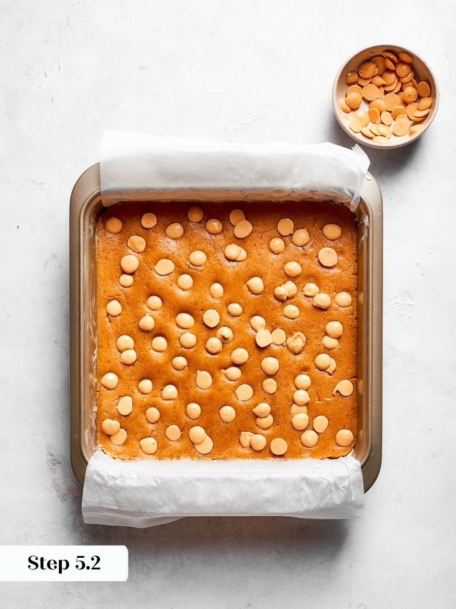 These pockets of melted peanut butter chips deepen the flavor in every peanut butter blondies square.
