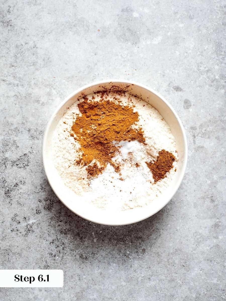 Warm cinnamon and clove give oatmeal cream pies their classic spiced, nostalgic personality in every bite.