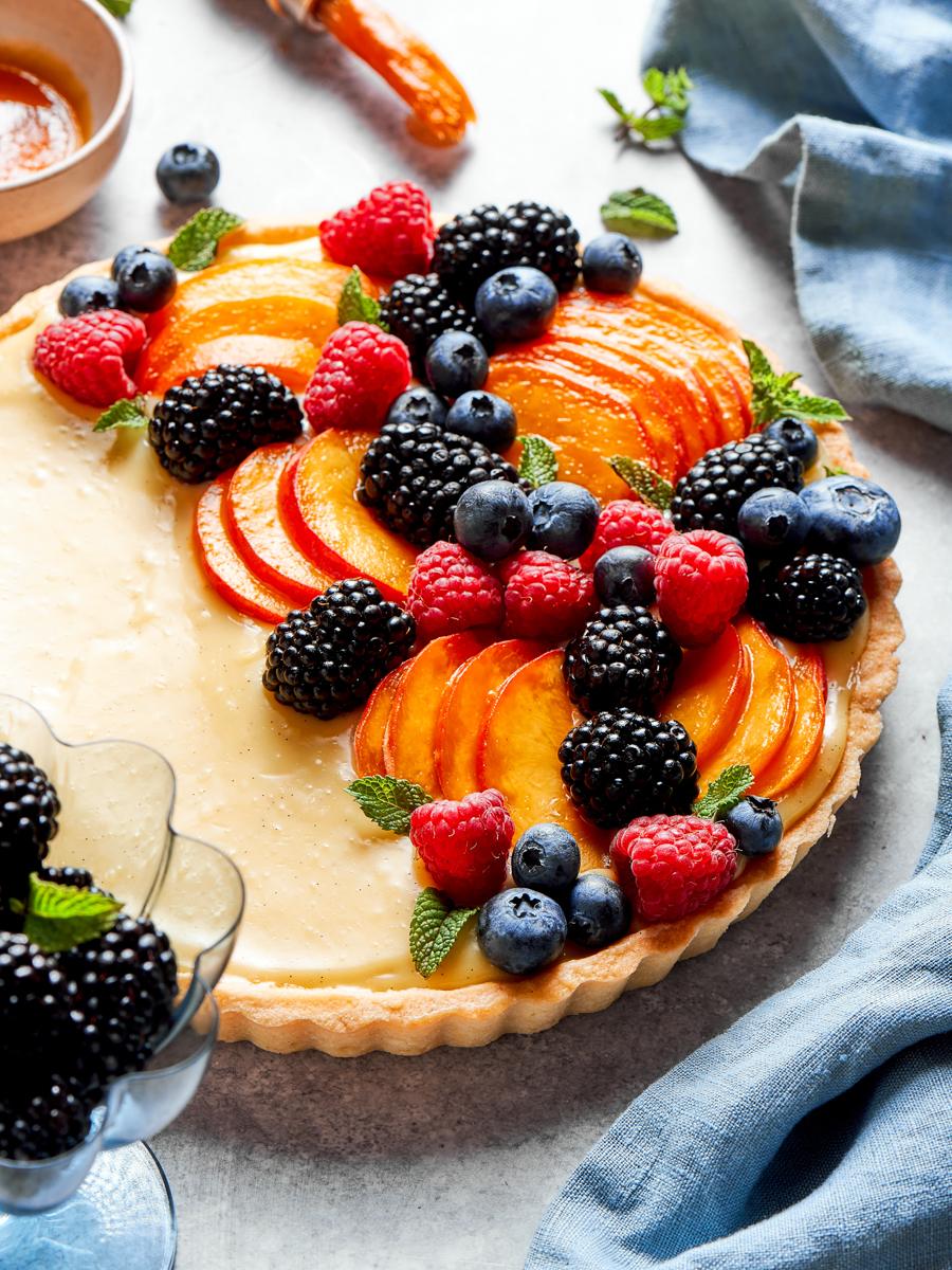 This lighter frame reads clearly even at small sizes on a fruit tart recipe card.