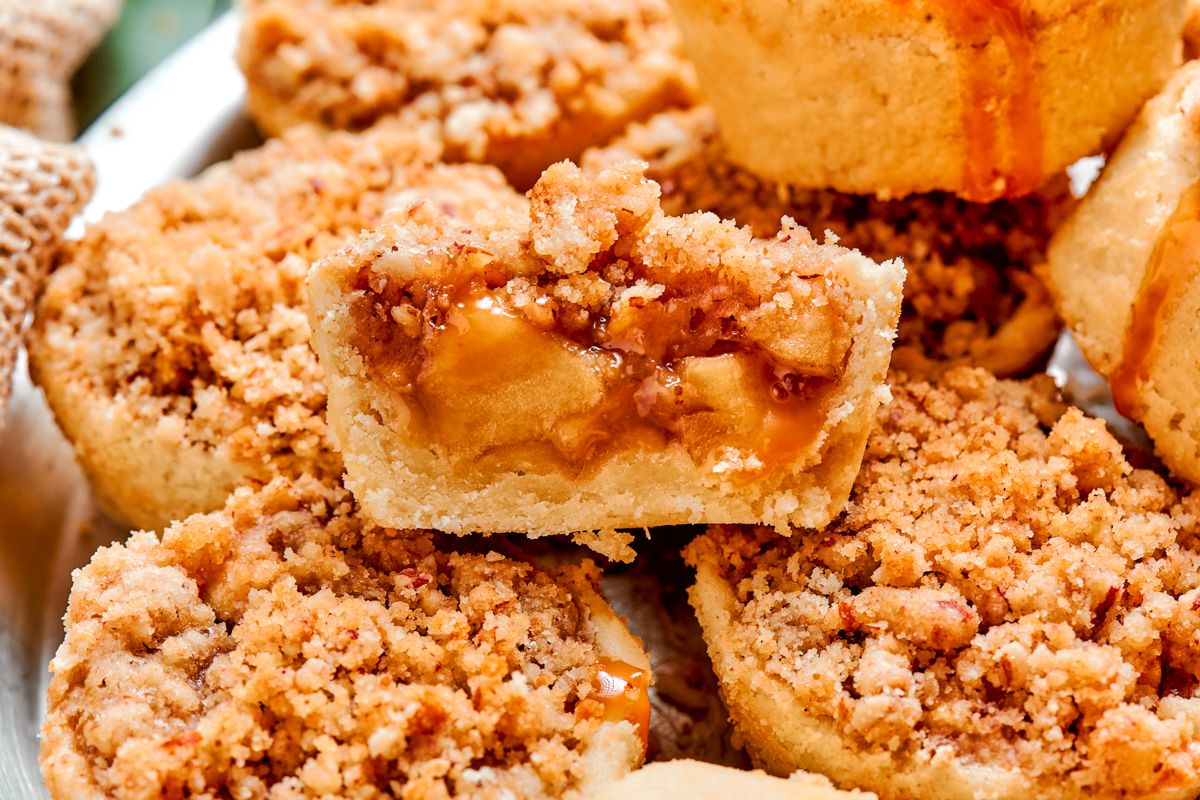 Pastry, fruit and crumble stack in even bands, the structure mini apple pies rely on.