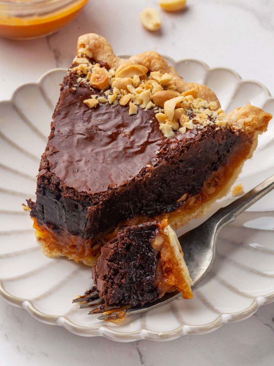 Inside, the snickers pie filling is dense and fudgy, with caramel clinging to every peanut.